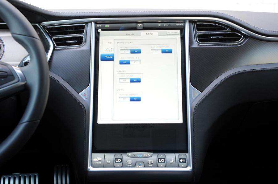 Детали интерьера Tesla Model S 2012 года  (фото 31 из 88)